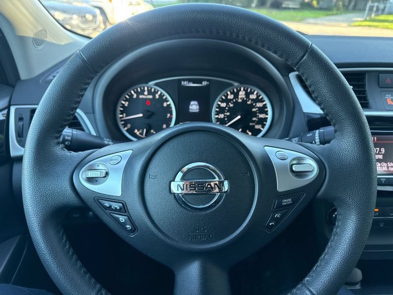 Used 2017 Nissan Sentra SV FWD image 21