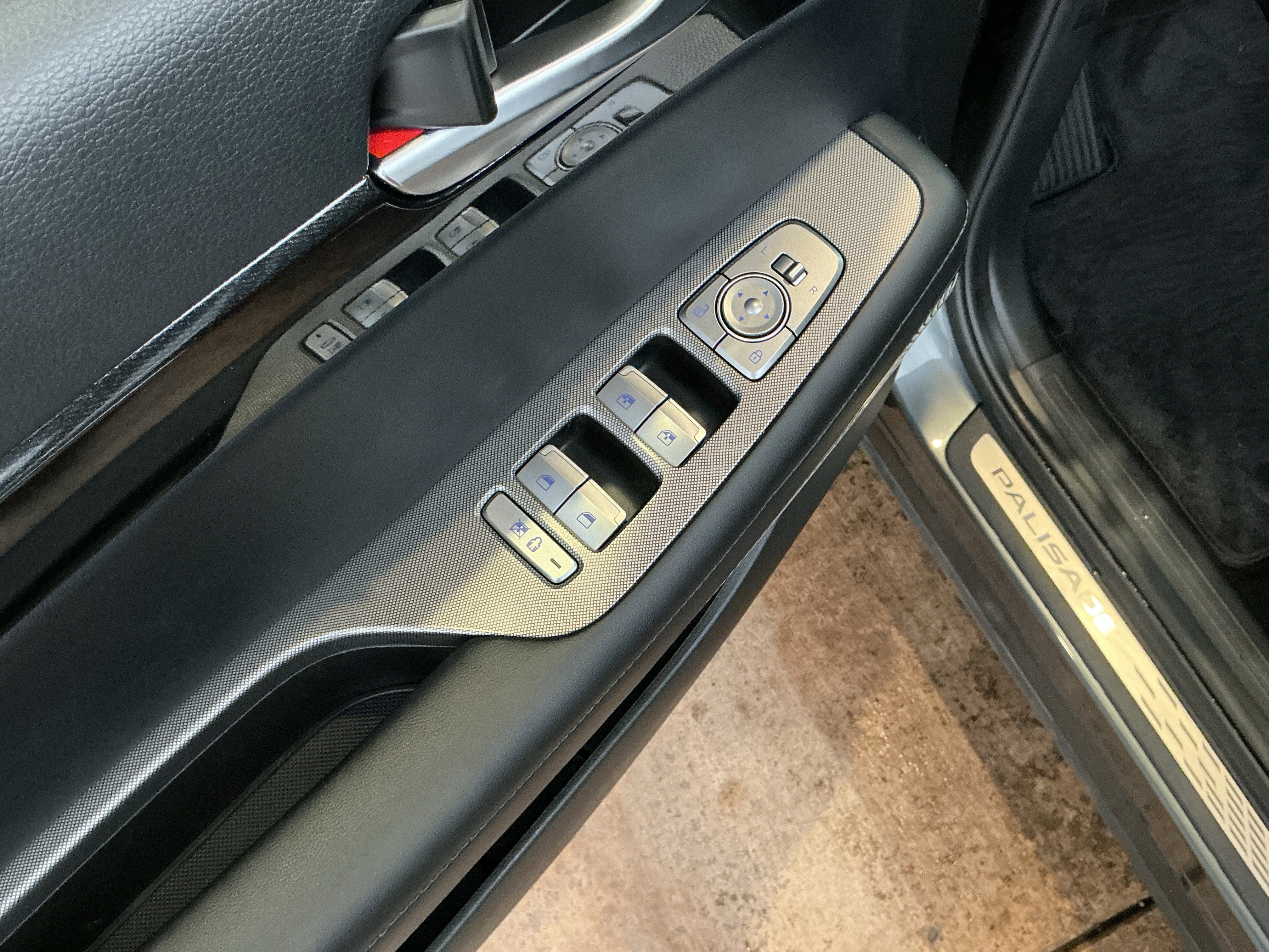 Used 2021 Hyundai Palisade Limited image 15