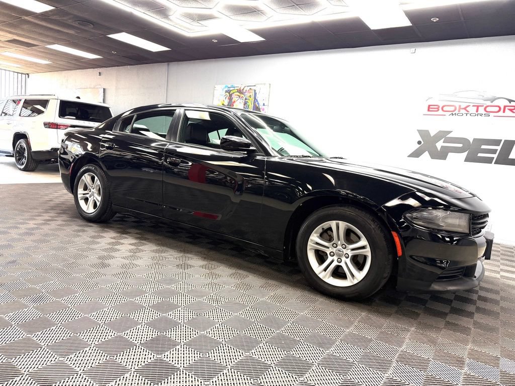 Used 2020 Dodge Charger SXT w/ Leather Interior Group RWD image 2