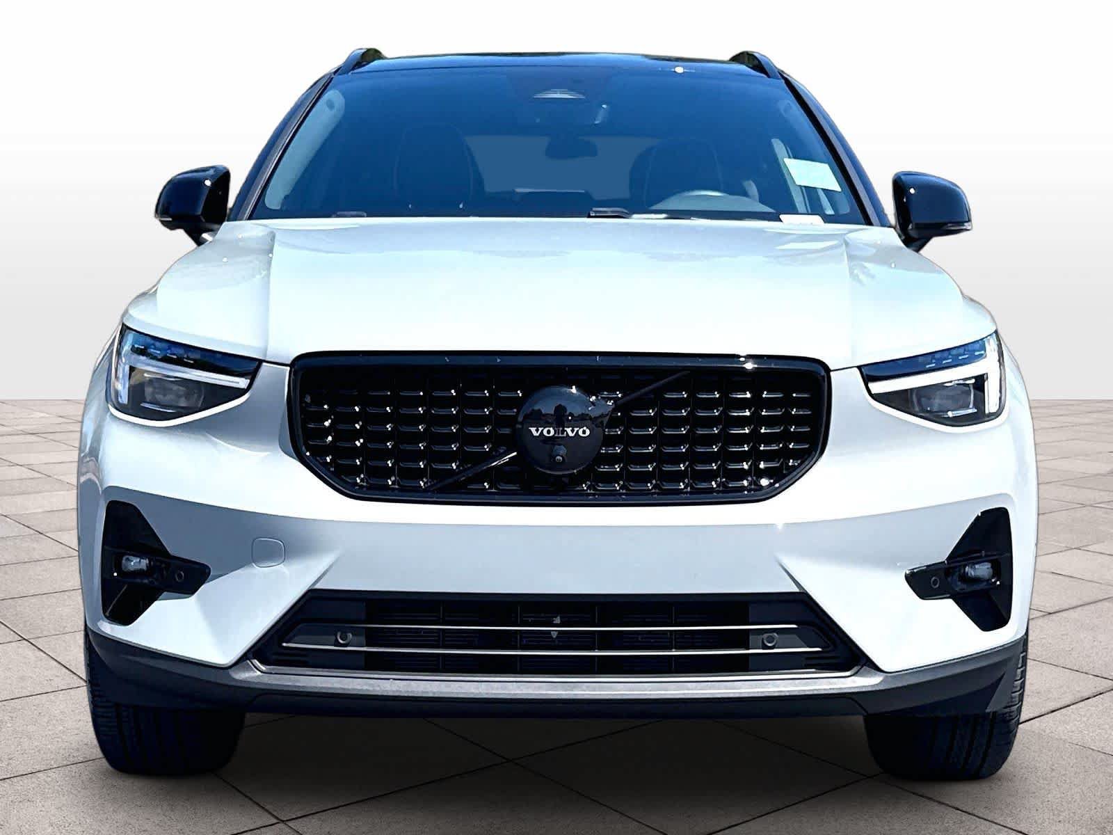 Used 2026 Volvo XC40 B5 Ultra w/ Climate Package AWD/4WD image 3