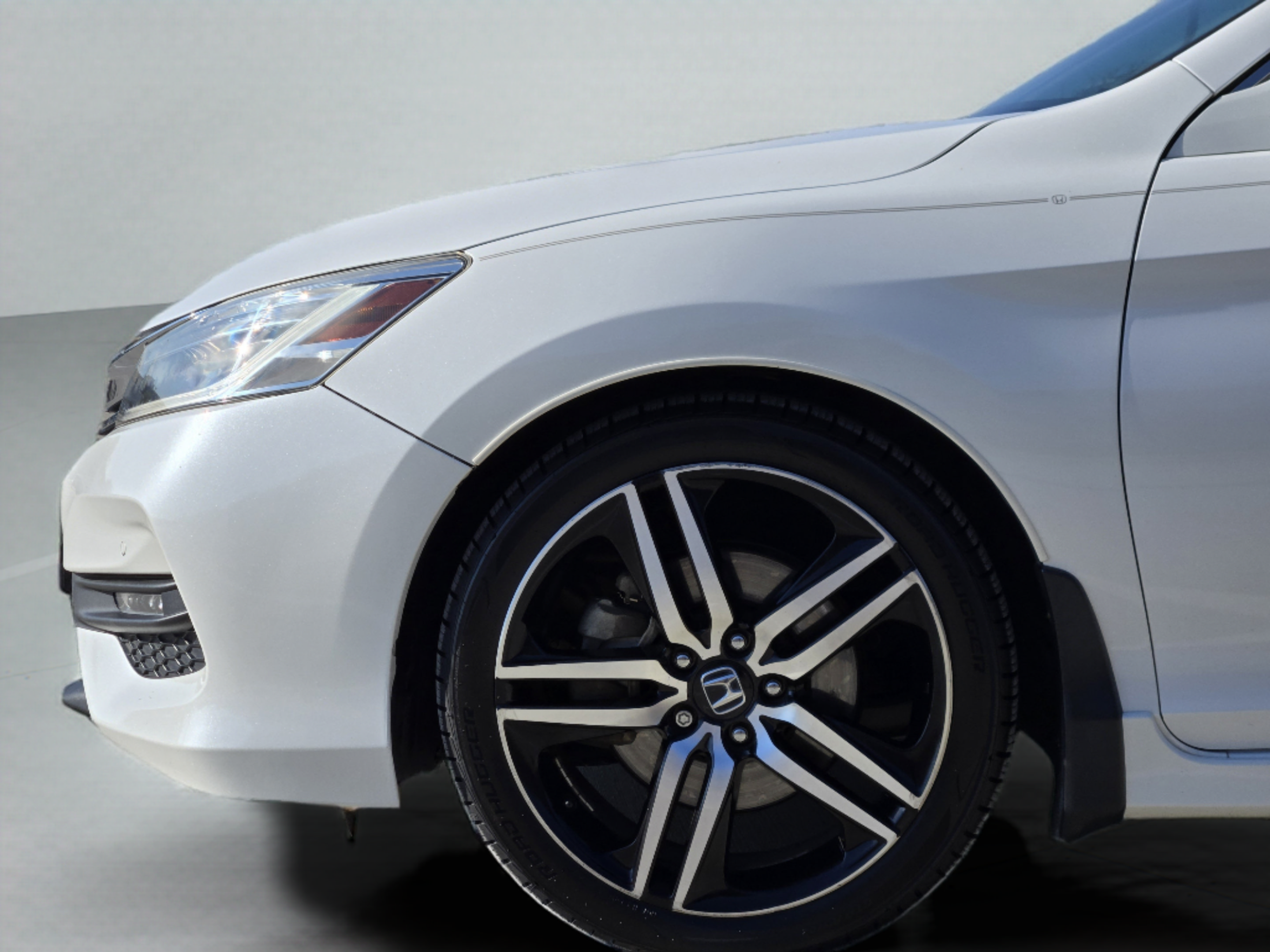 Used 2016 Honda Accord Touring image 29