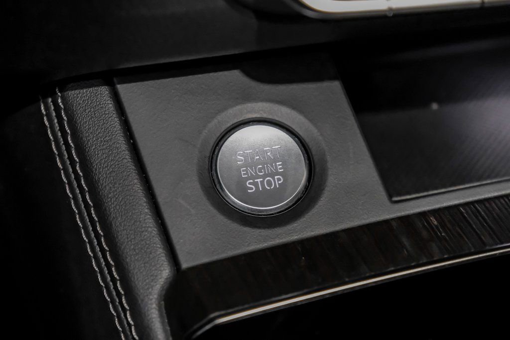 Used 2024 Audi Q5 e Prestige w/ Prestige Package image 18