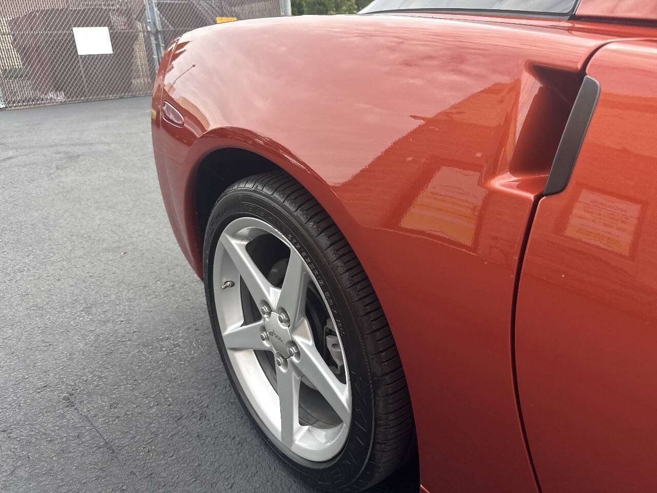 Used 2005 Chevrolet Corvette Coupe w/ Preferred Equipment Group RWD image 15