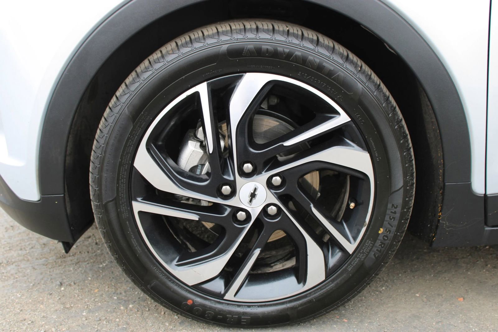 Used 2023 Chevrolet Bolt LT image 31