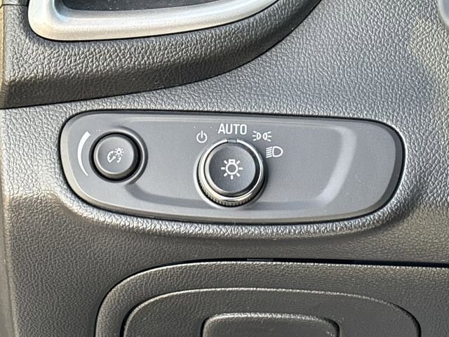 Certified 2021 Chevrolet Trax LT w/ LT Convenience Package image 19