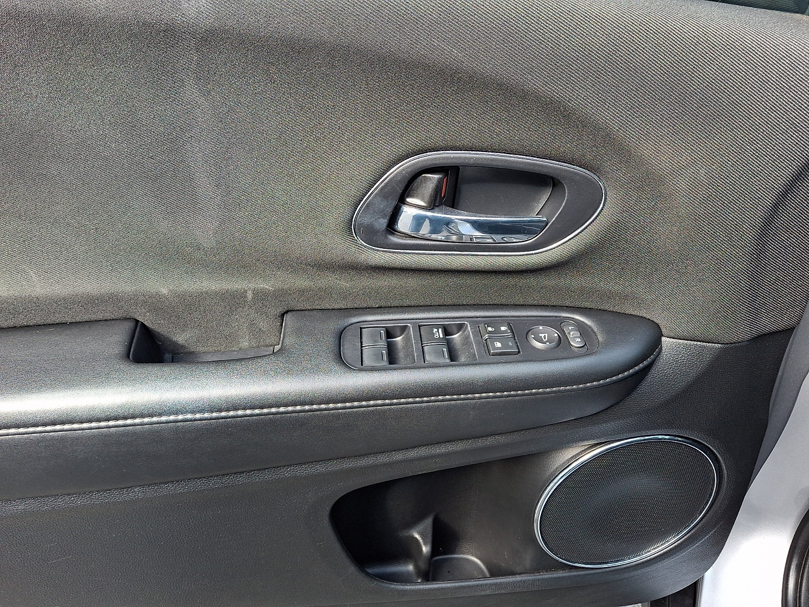 Used 2022 Honda HR-V EX image 11