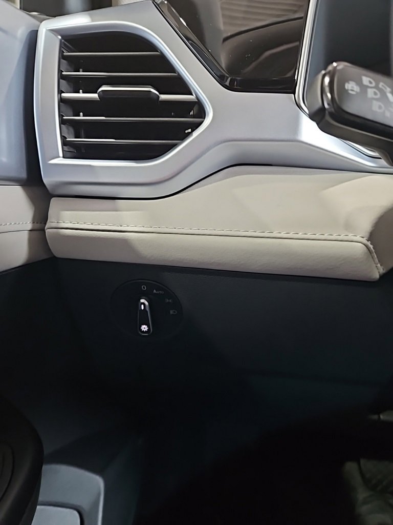 New 2026 Volkswagen Taos SE image 34