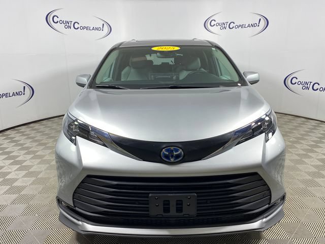 Certified 2025 Toyota Sienna XLE FWD image 2