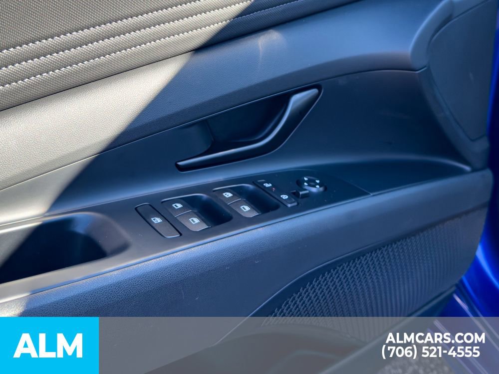 Used 2025 Hyundai Elantra Sport image 12