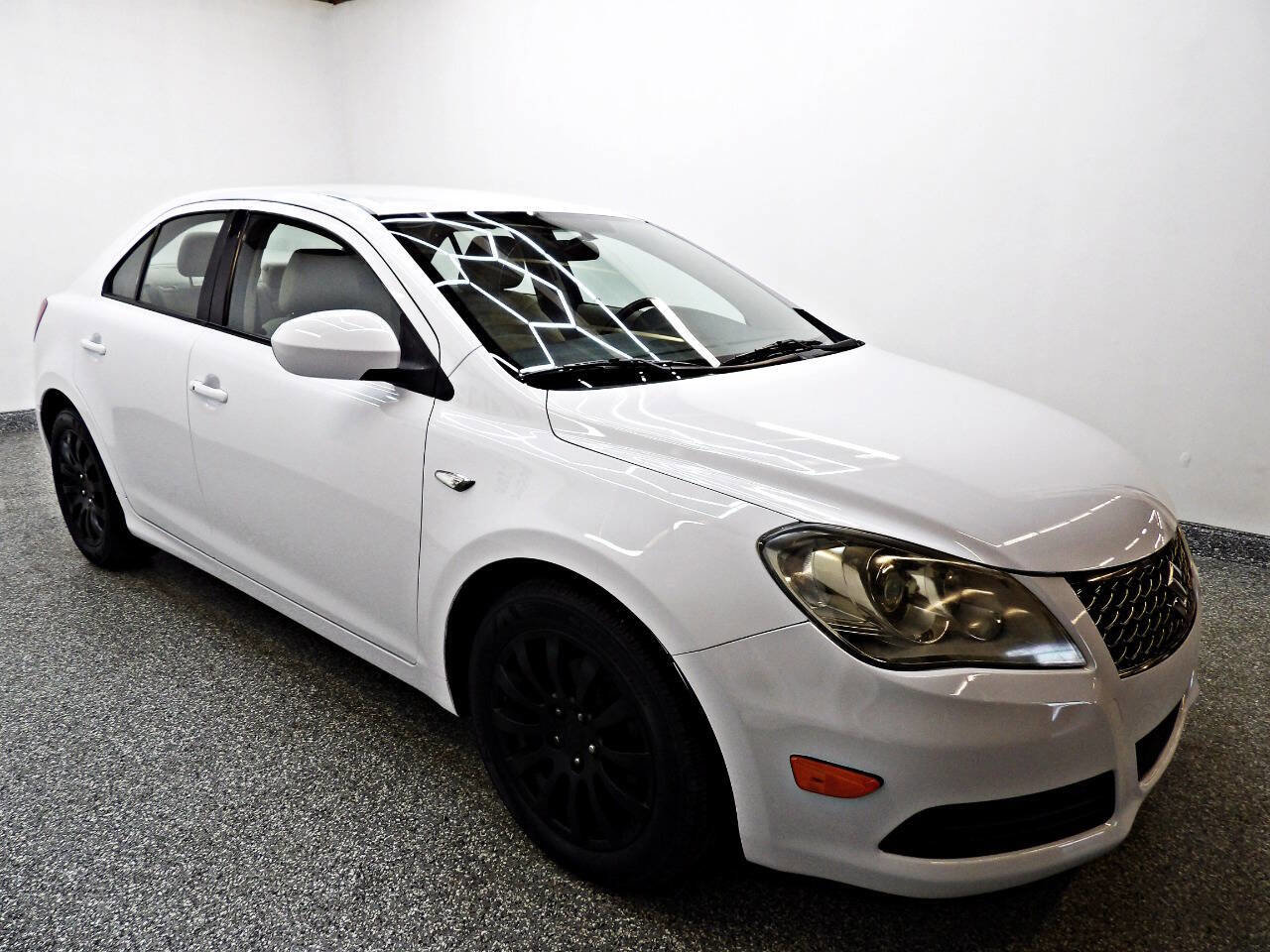 Used 2013 Suzuki Kizashi S image 3