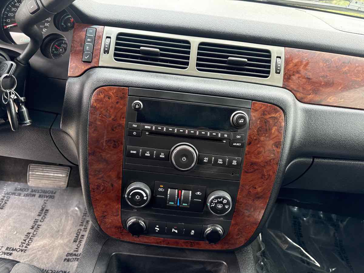 Used 2013 Chevrolet Avalanche LS AWD/4WD image 26