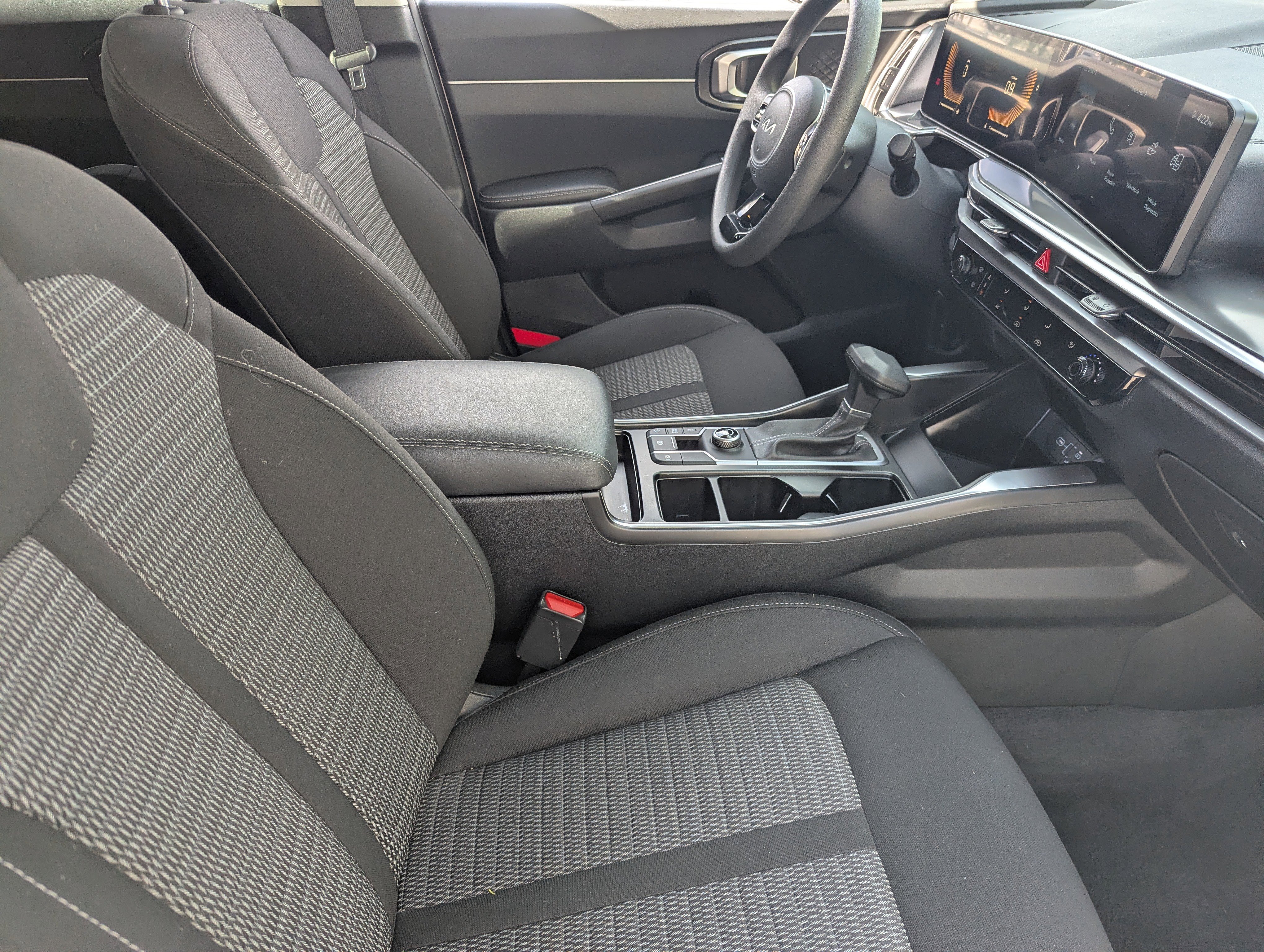 Certified 2025 Kia Sorento LX image 9