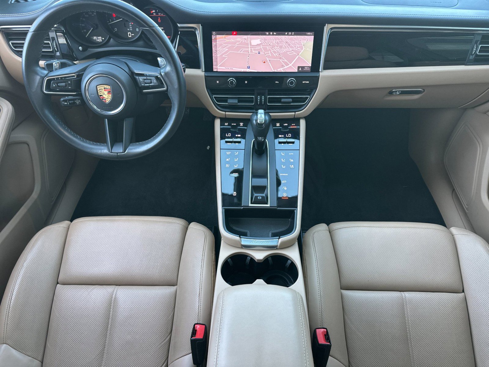 Certified 2023 Porsche Macan image 6