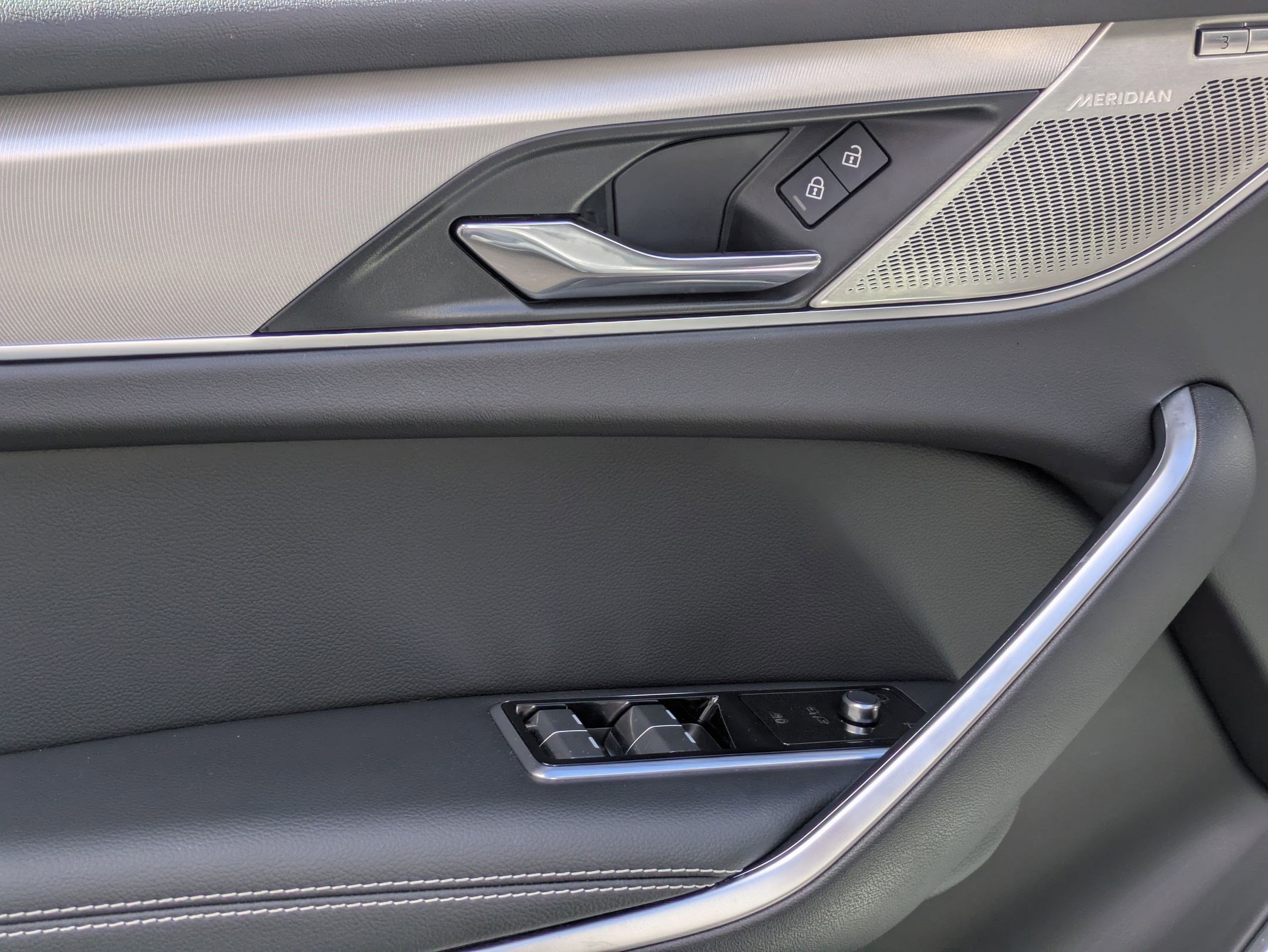 Used 2026 Jaguar F-PACE R-Dynamic S AWD/4WD image 15