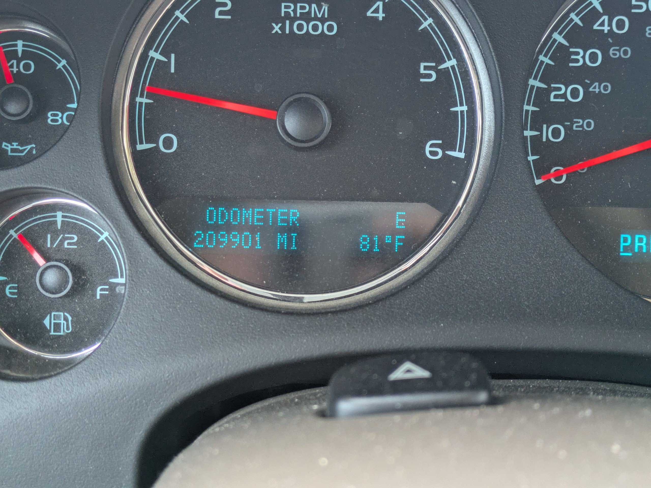 Used 2014 Chevrolet Suburban LT RWD image 28