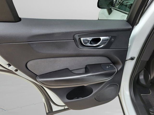 Used 2020 Volvo XC60 T5 R-Design image 19