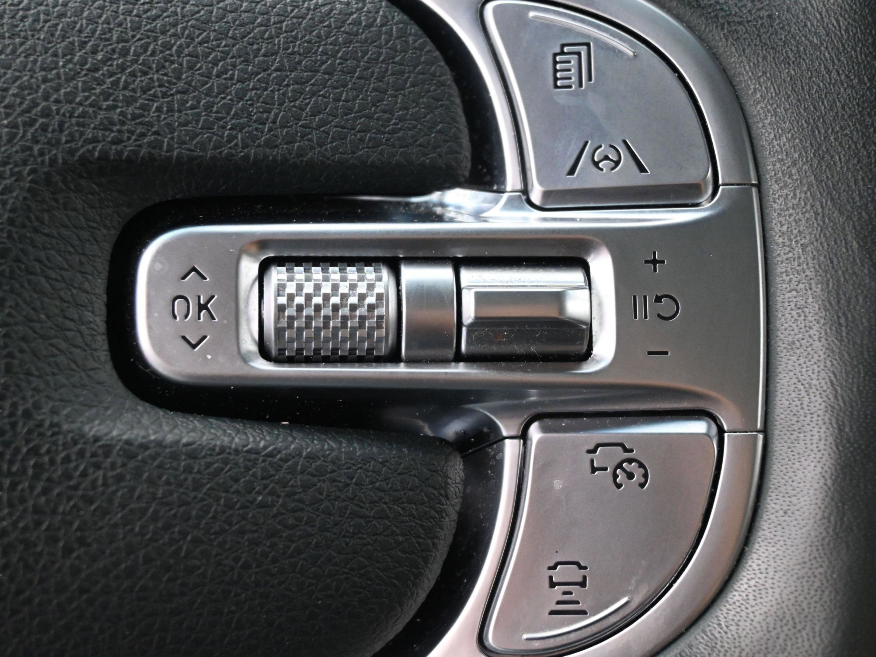 Used 2022 Genesis GV70 2.5T w/ Advanced Package image 19