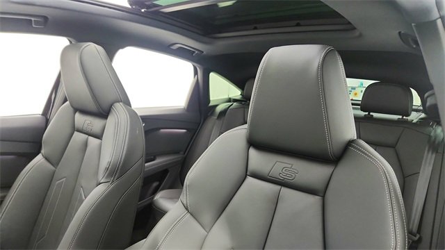 Used 2025 Audi Q4 e-tron Premium w/ Convenience Package image 34