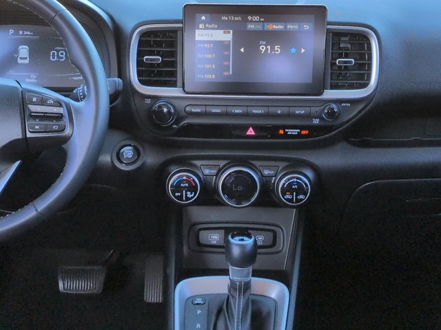 Used 2024 Hyundai Venue SEL FWD image 17