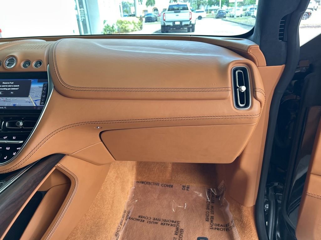 Used 2023 Aston Martin DBX image 22