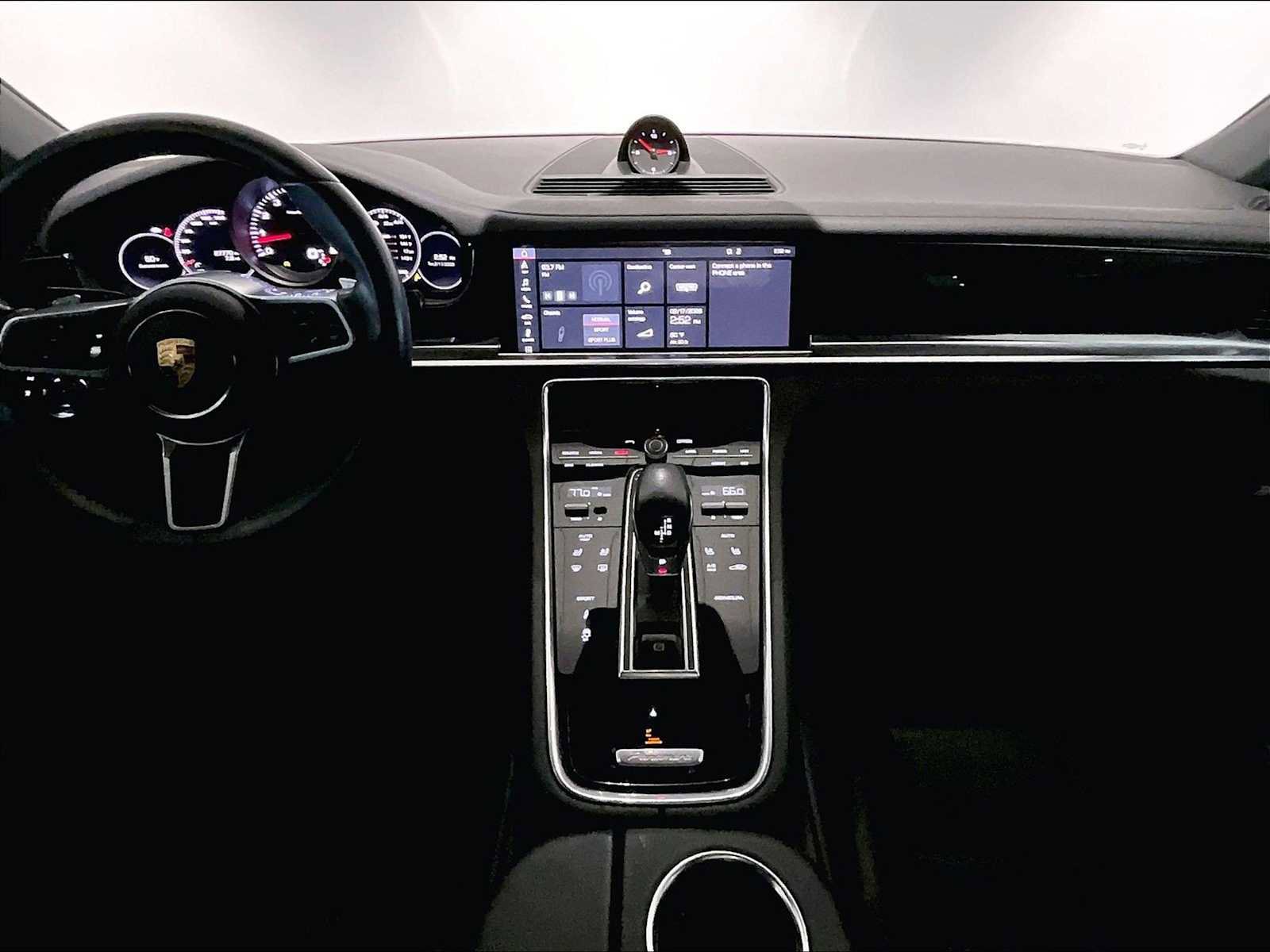 Used 2020 Porsche Panamera image 17