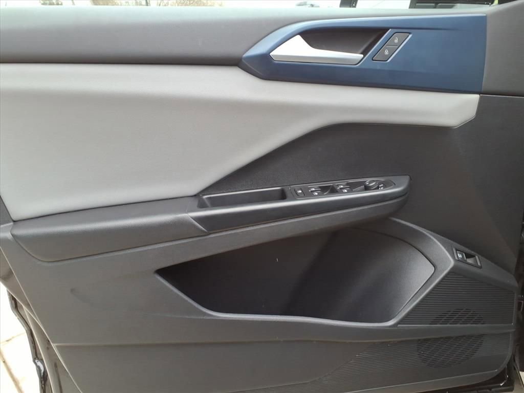 Used 2022 Volkswagen Taos SE w/ Panoramic Sunroof Package image 10