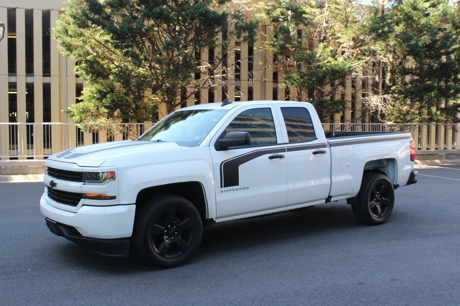 Used 2018 Chevrolet Silverado 1500 Custom RWD image 12