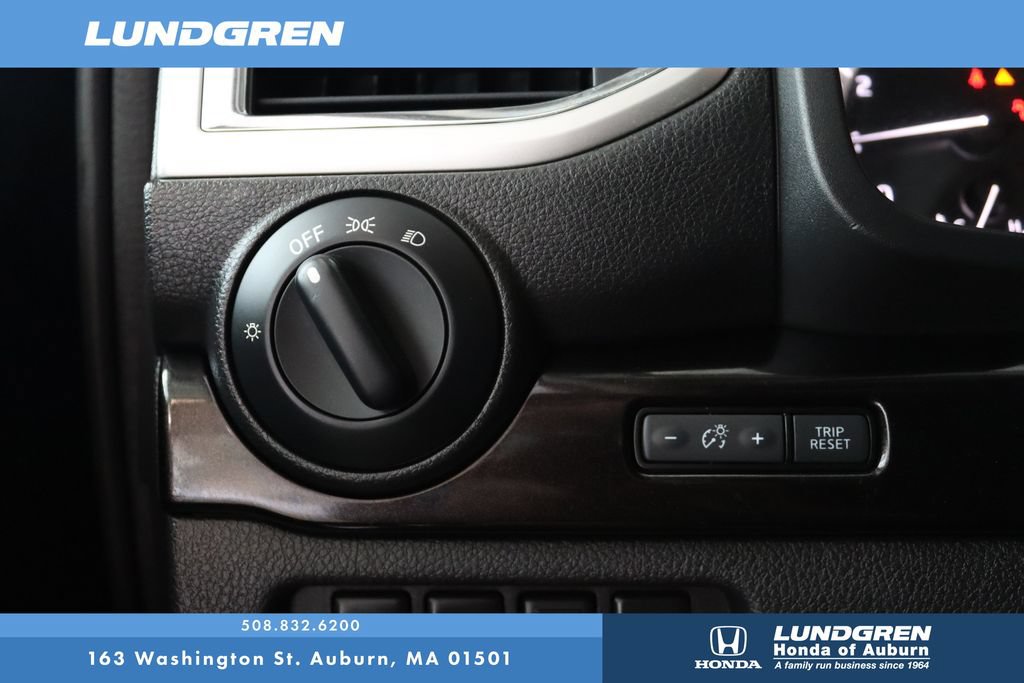 Used 2019 Nissan Titan SV AWD/4WD image 26