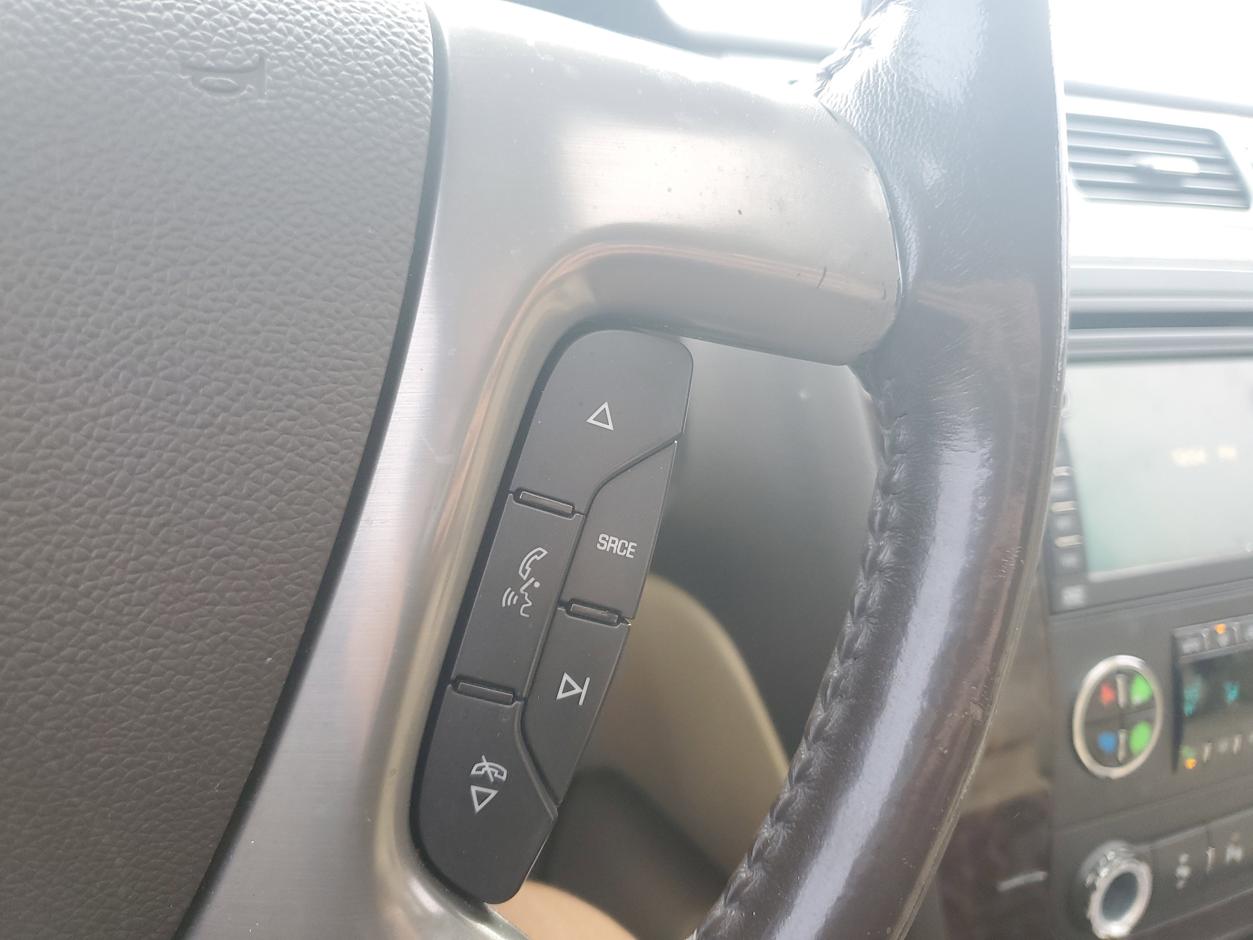 Used 2011 GMC Yukon XL Denali image 15