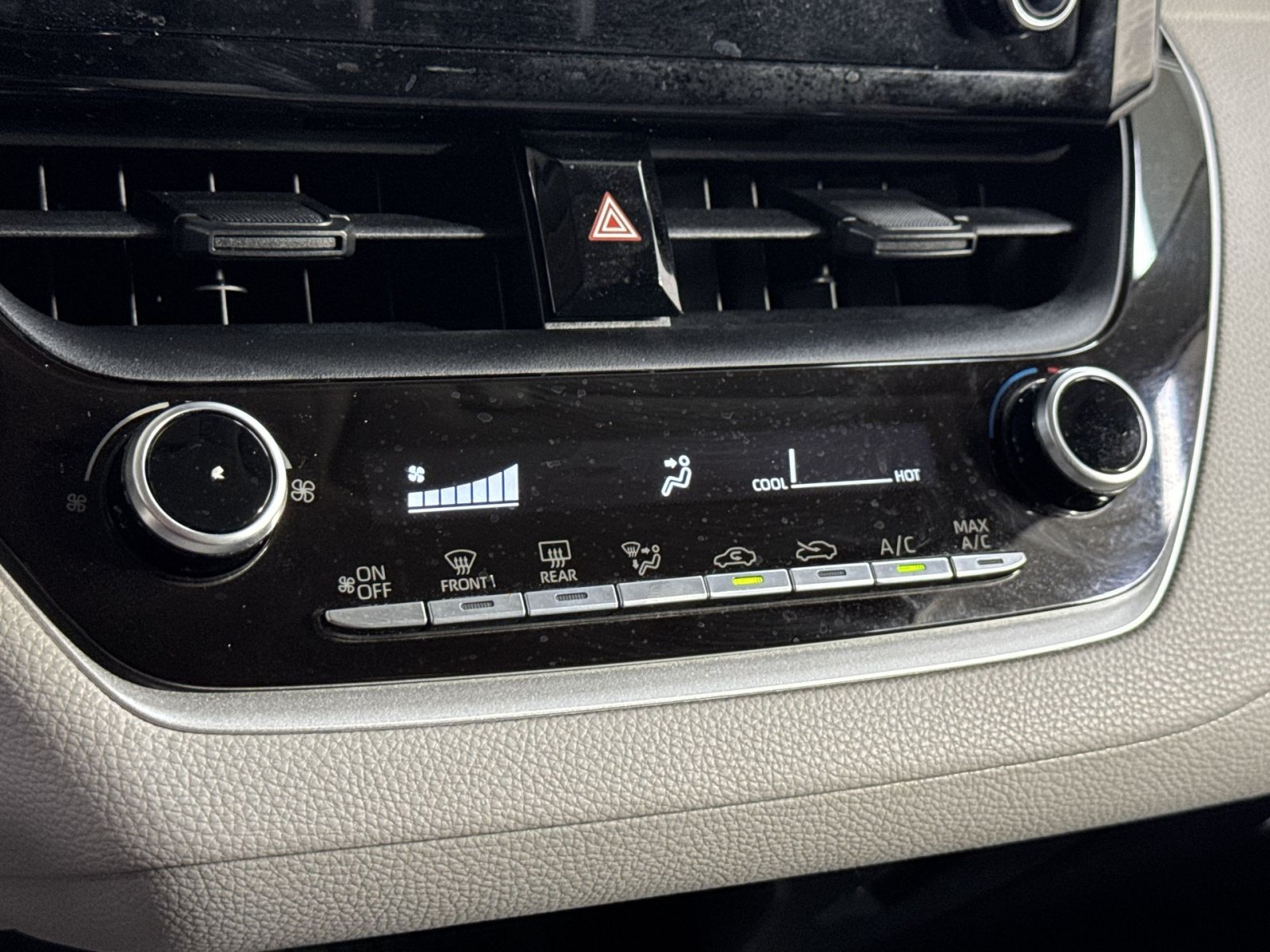 Used 2020 Toyota Corolla L FWD image 33