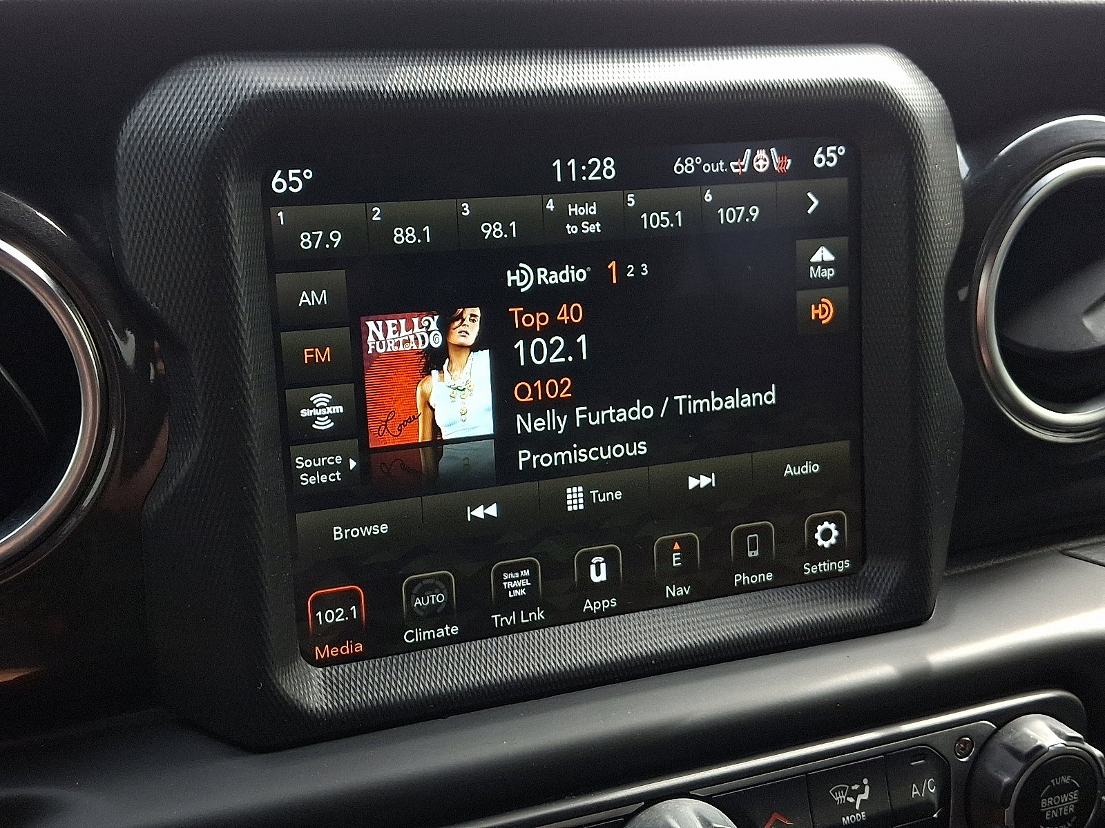 Used 2022 Jeep Wrangler Unlimited Sahara image 17