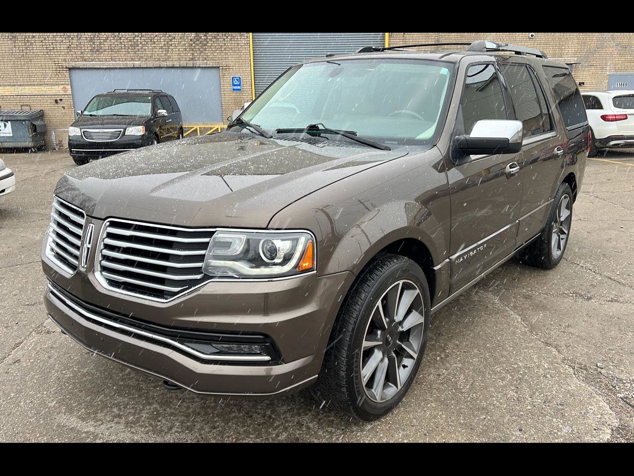 Used 2016 Lincoln Navigator Reserve image 1