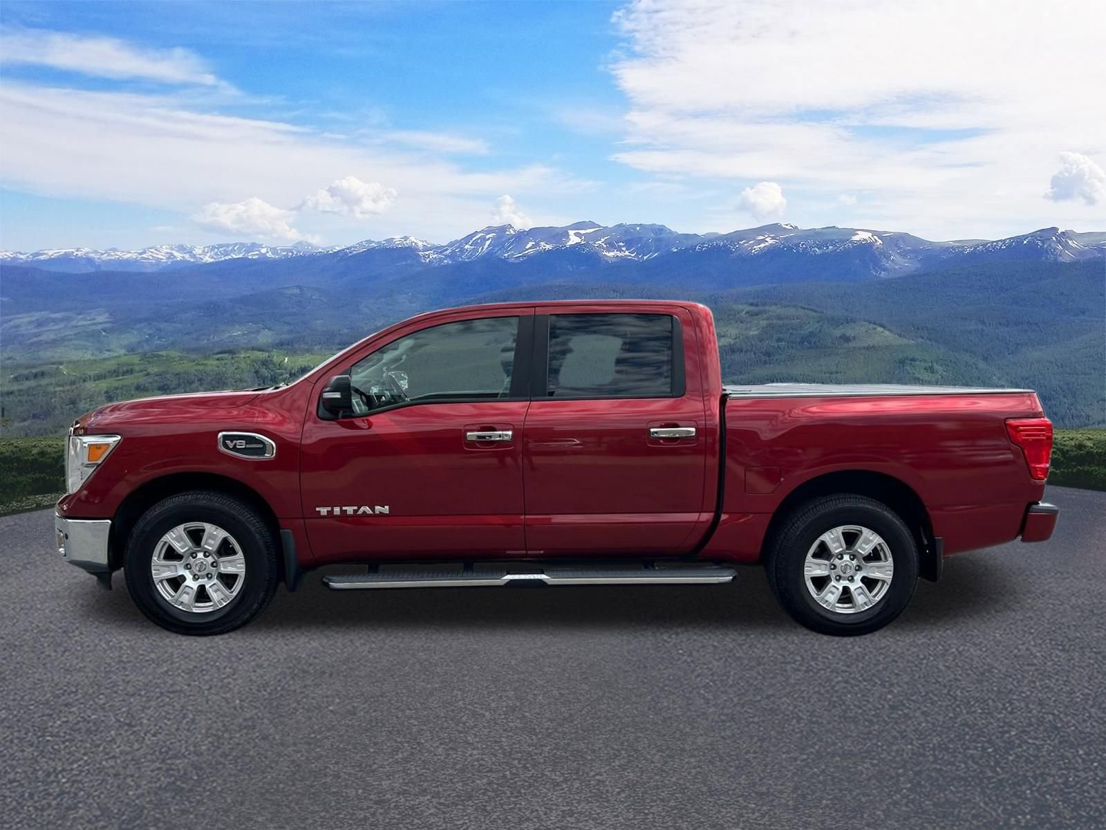 Used 2017 Nissan Titan SV image 2