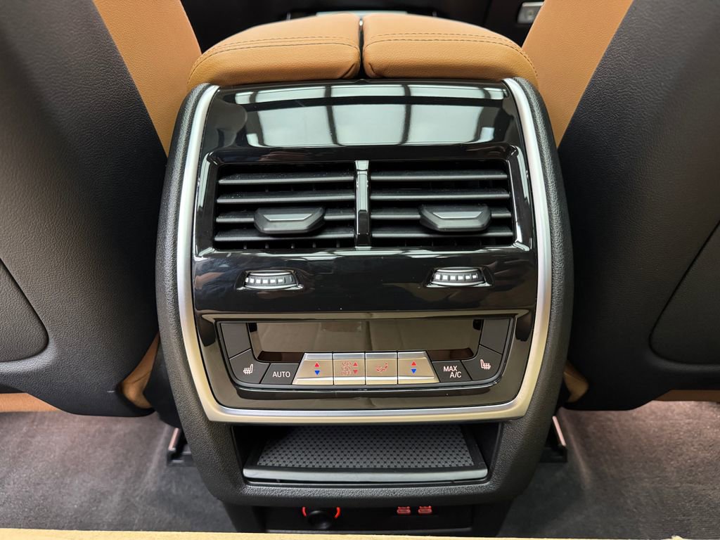 Certified 2025 BMW X7 xDrive40i w/ Executive Package image 15