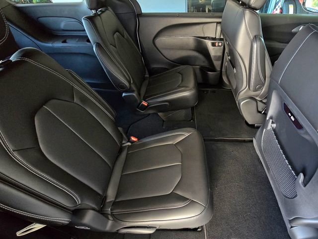 New 2026 Chrysler Pacifica Select image 22