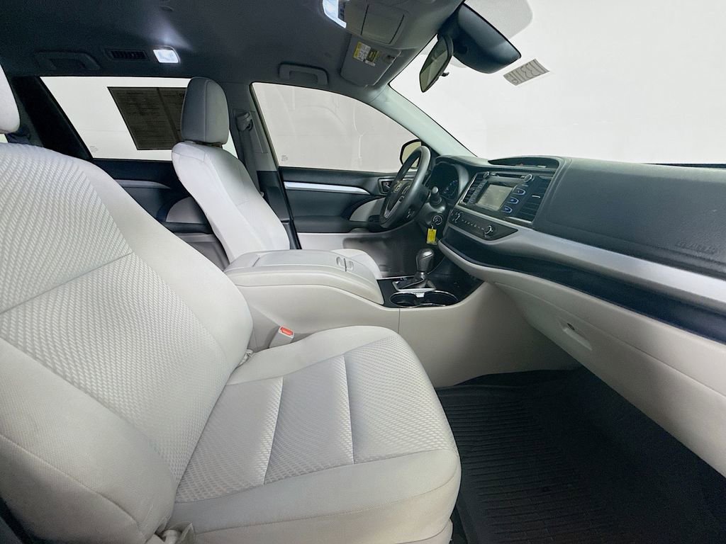 Certified 2019 Toyota Highlander LE image 27