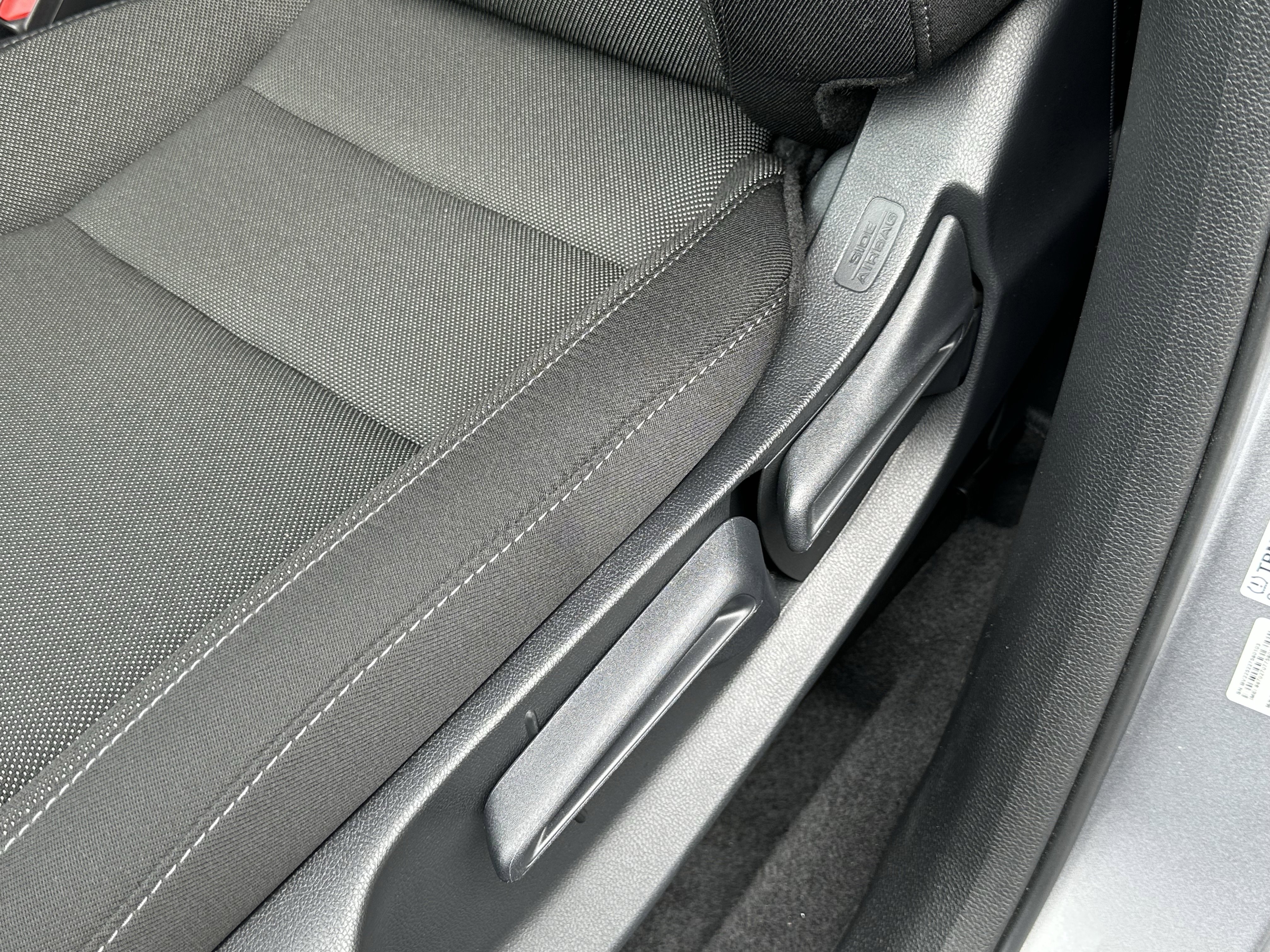 Used 2025 Honda CR-V LX image 17