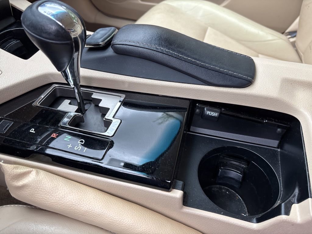 Used 2015 Lexus ES 300h w/ Navigation System Package image 21