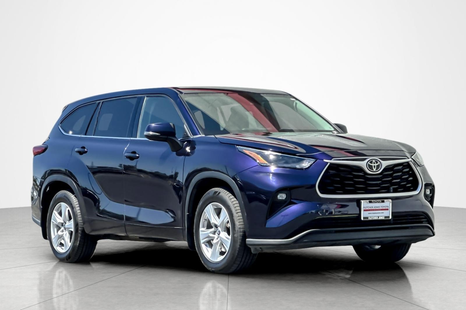 Used 2022 Toyota Highlander LE FWD image 7