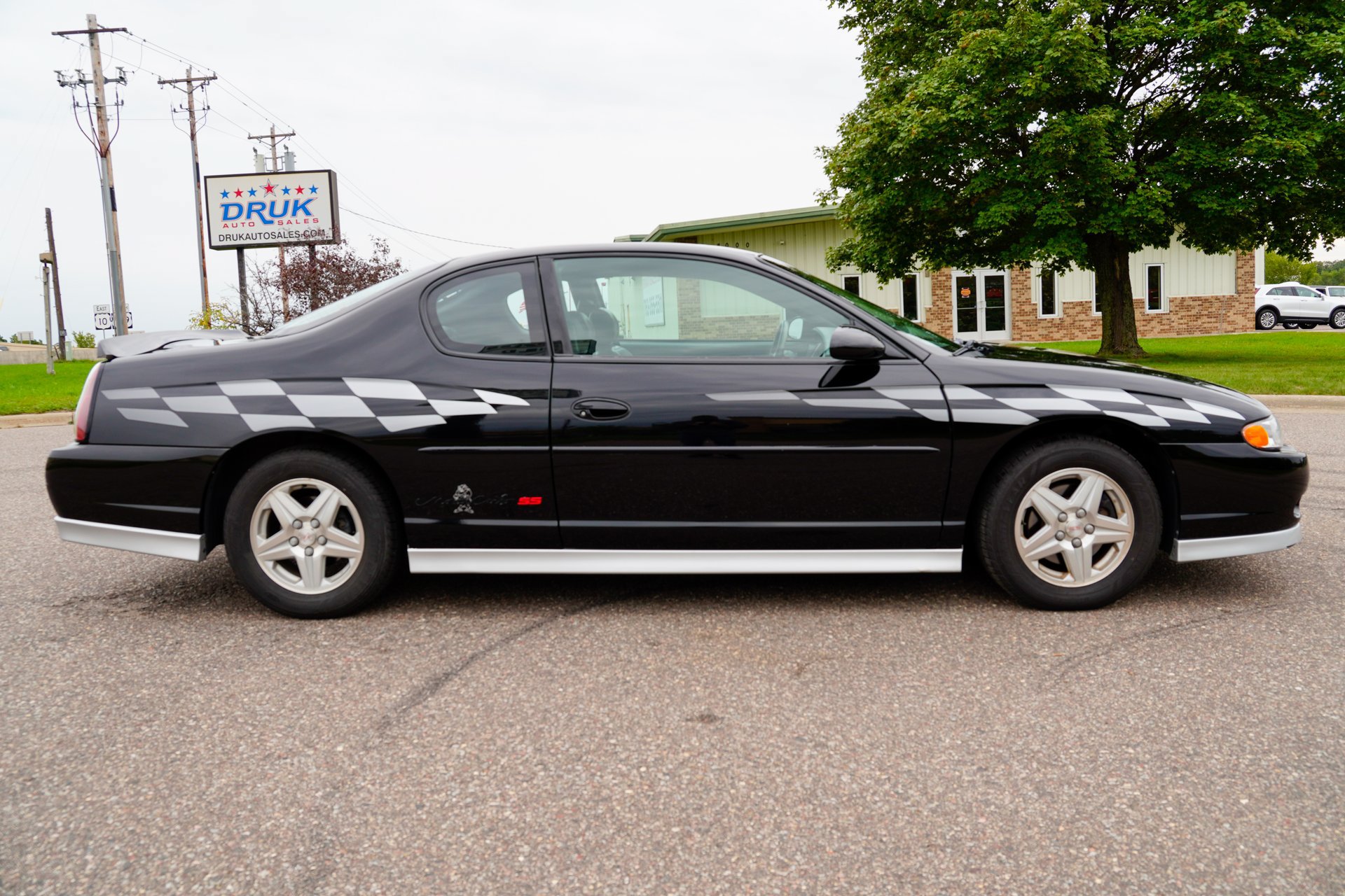 Used 2001 Chevrolet Monte Carlo SS FWD image 2
