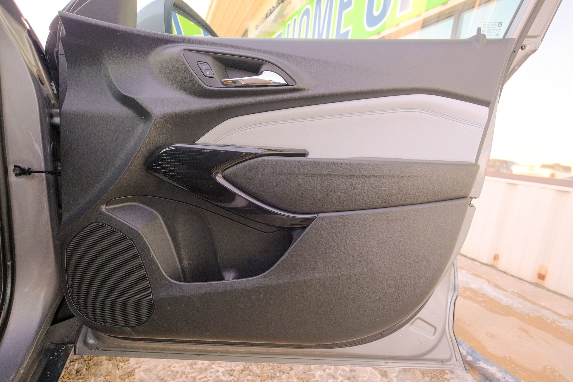 Used 2025 Chevrolet Trax LT image 16