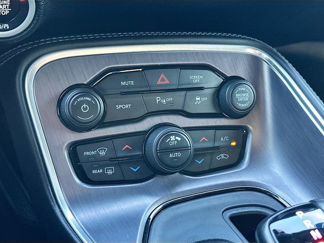 Used 2017 Dodge Challenger SXT w/ Driver Convenience Group RWD image 14