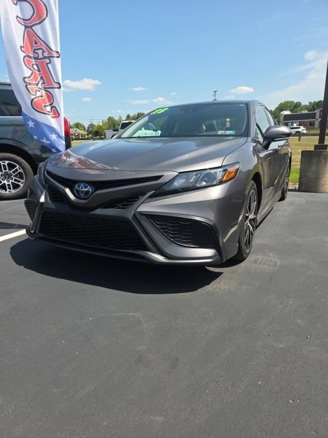 Used 2023 Toyota Camry SE w/ Cold Weather Package FWD image 1