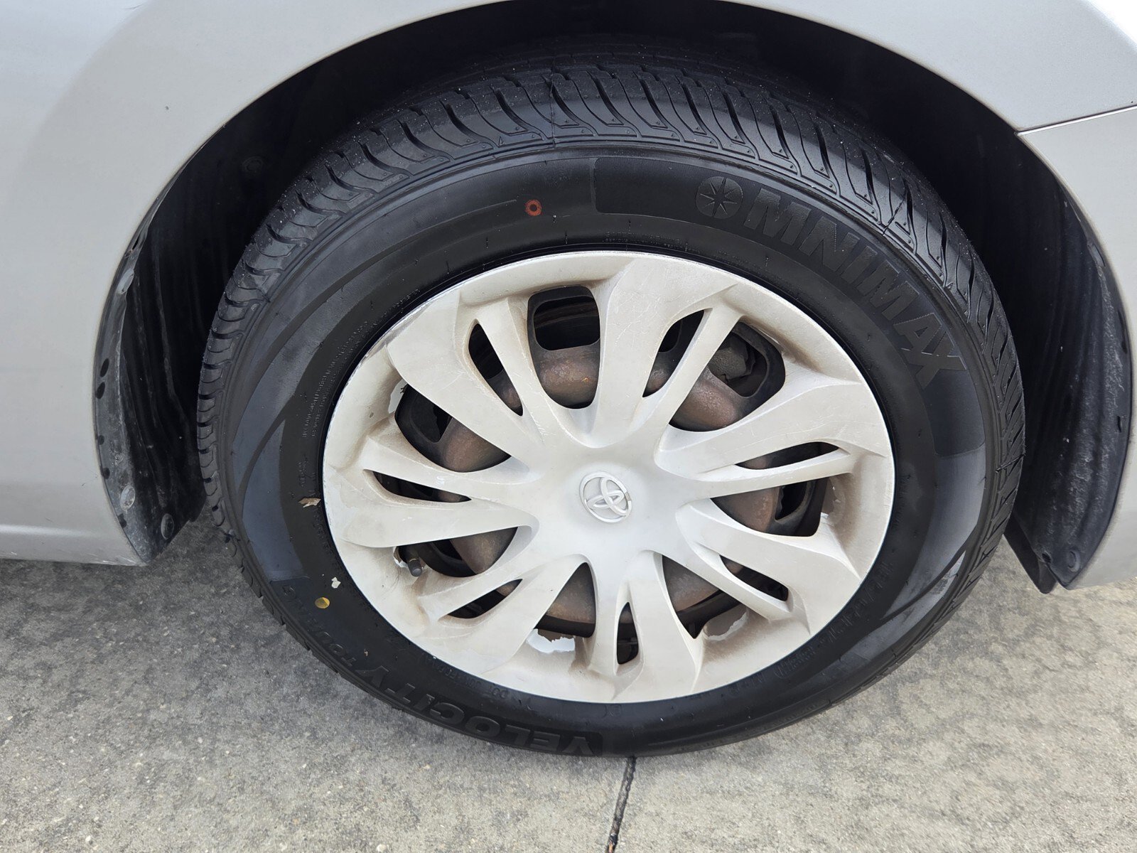 Used 2019 Toyota Yaris L image 10