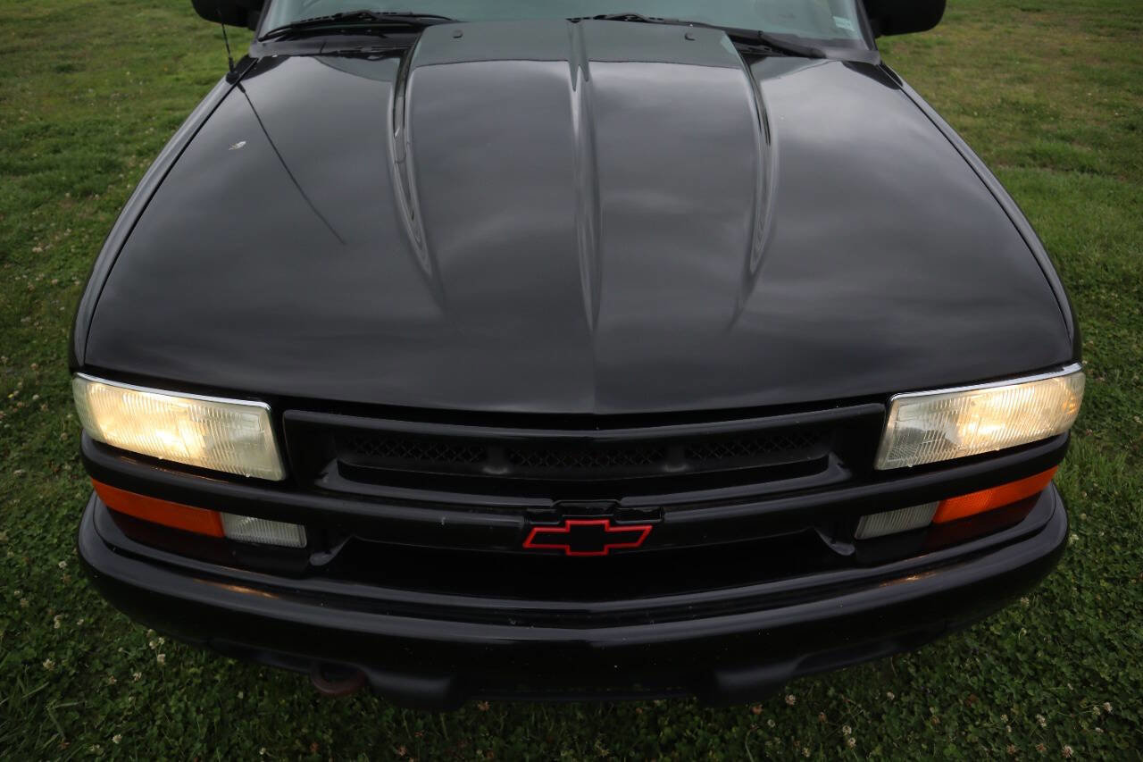 Used 2003 Chevrolet S10 Pickup LS w/ LS Preferred Equipment Group AWD/4WD image 14