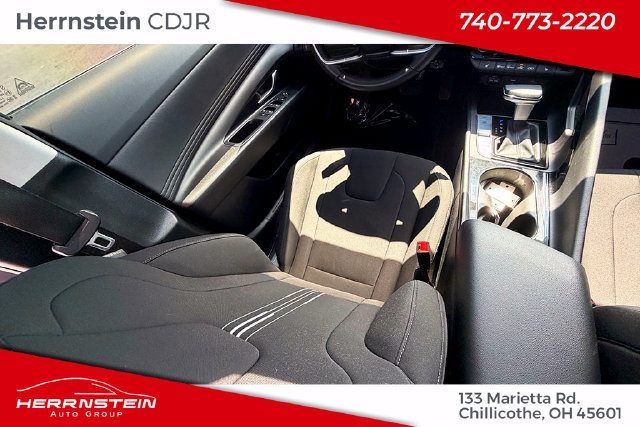 Used 2024 Hyundai Elantra SEL w/ Convenience Package FWD image 11