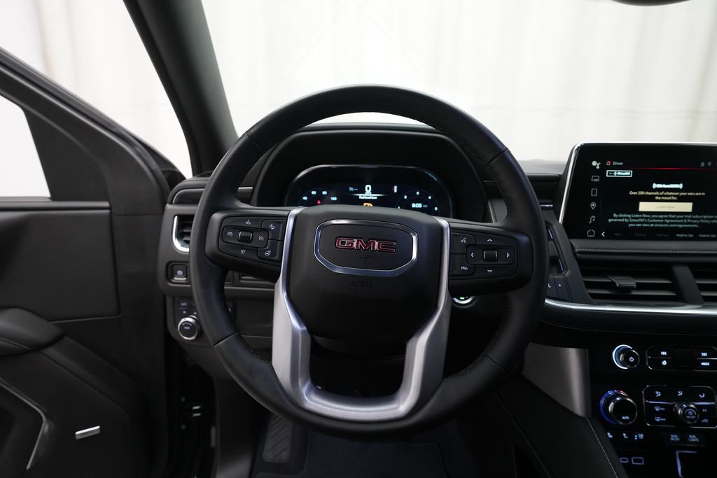 Used 2024 GMC Yukon SLT w/ SLT Luxury Package AWD/4WD image 4