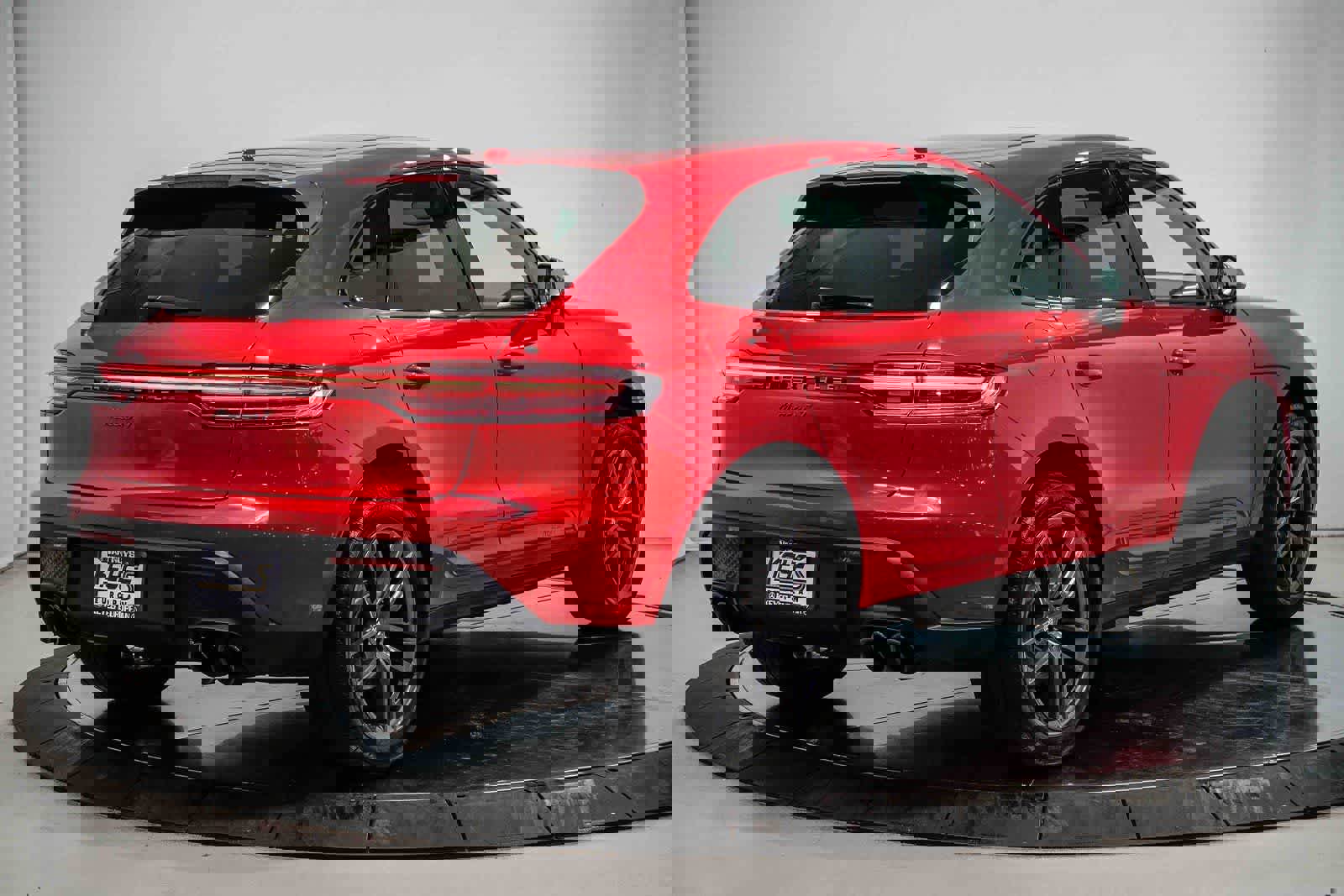 Used 2024 Porsche Macan image 4