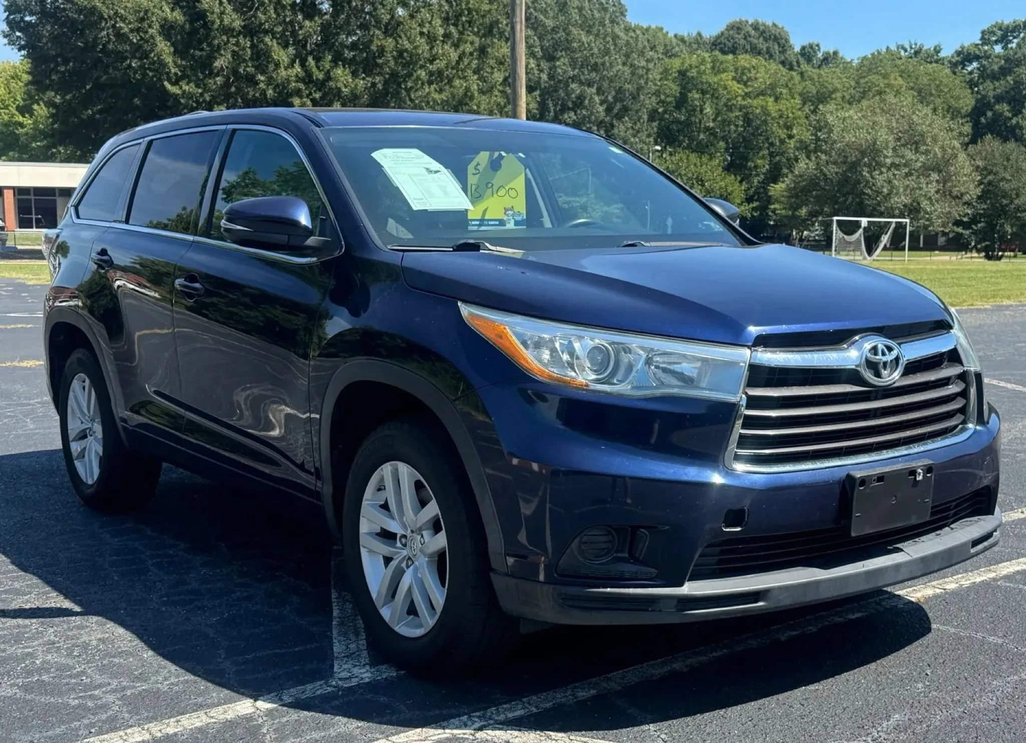 Used 2015 Toyota Highlander LE FWD image 28