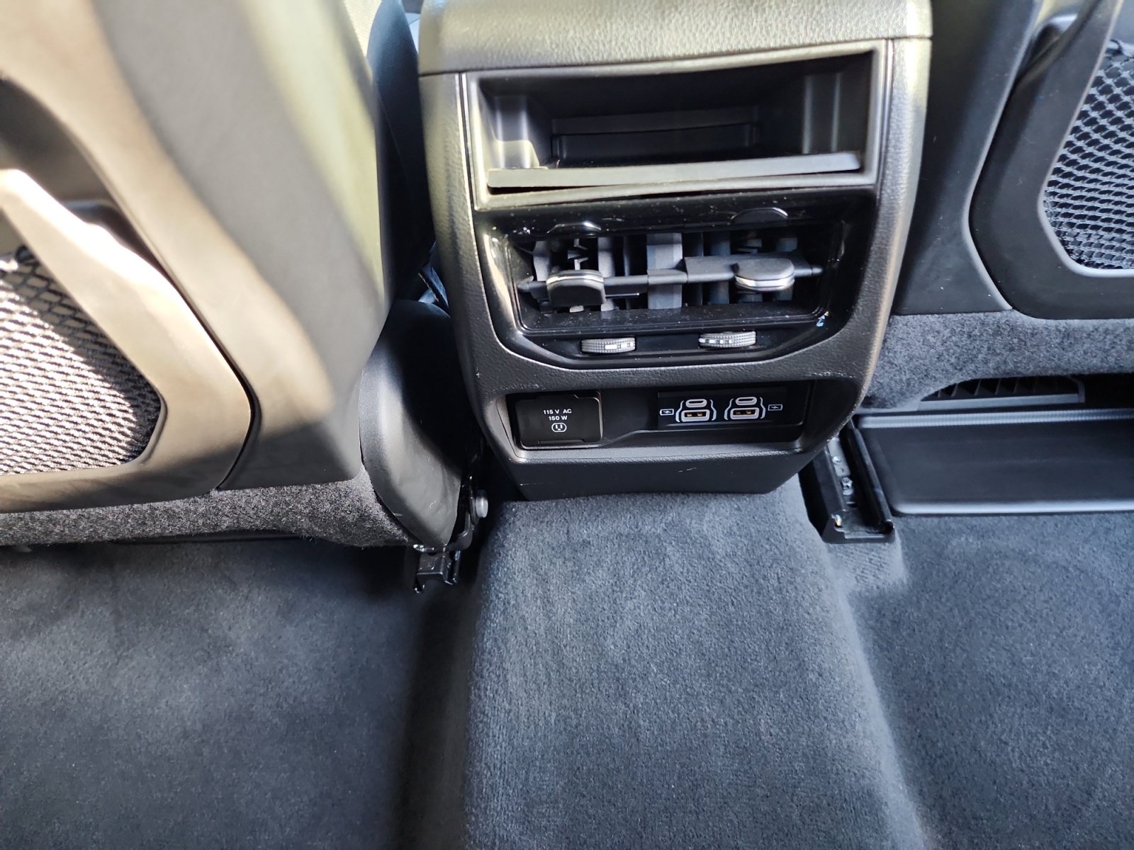 Used 2023 Jeep Grand Cherokee Laredo w/ Luxury Tech Group I RWD image 28
